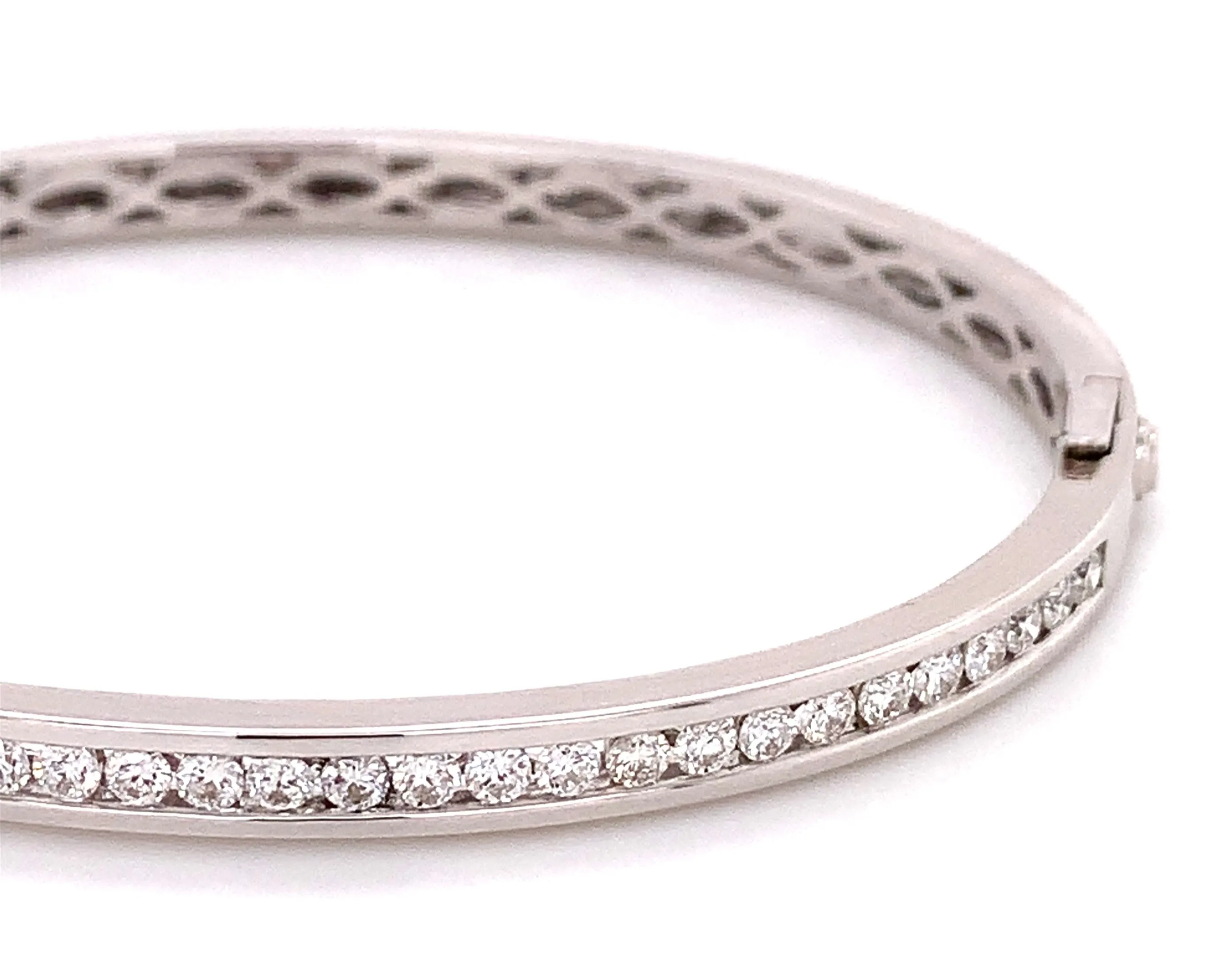 1.37ct tw Diamond White Gold Bangle Bracelet