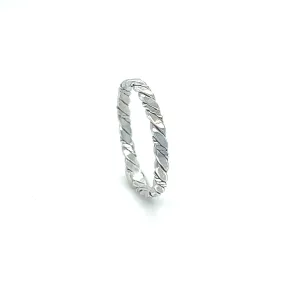 Dainty Twisted Rope Band Ring