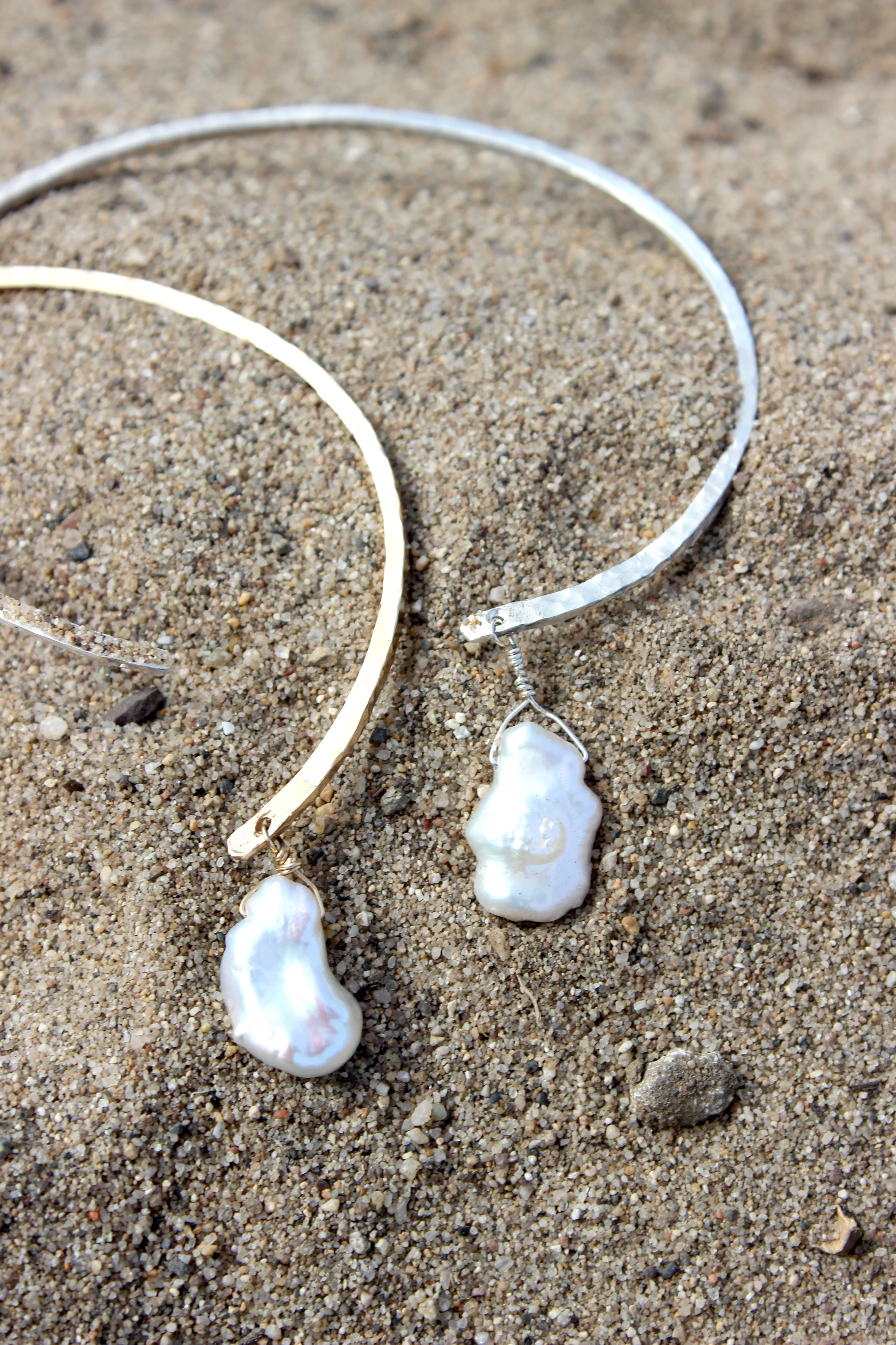 Seul // Pearl Bangle, Dangle Bangle, Pearl Bracelet, Gold, Silver // BH-B018